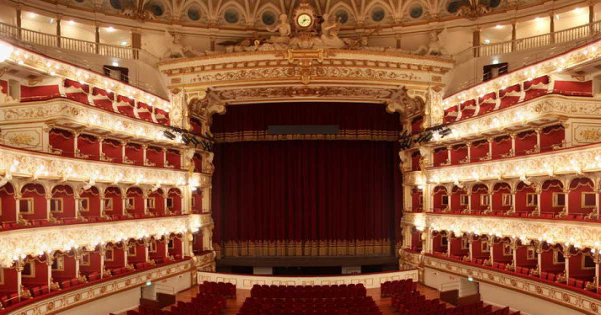 Bari, il Petruzzelli apre le porte ai visitatori: ogni weekend tour alla scoperta del teatro
